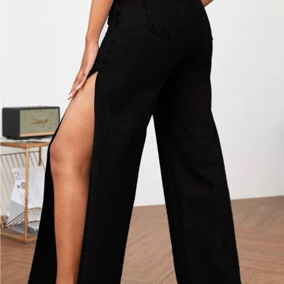 Jean with a split on the side of leg - Picture 3 of 8